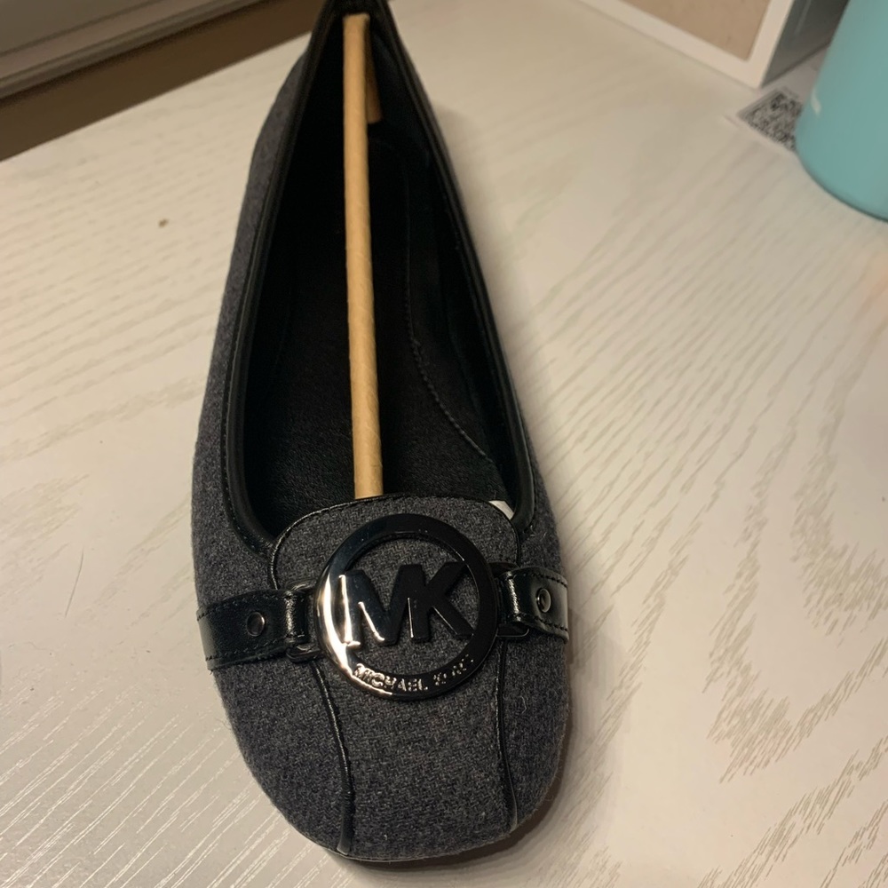 NWT Michael Kors grey charcoal flannel flats size 9.5
